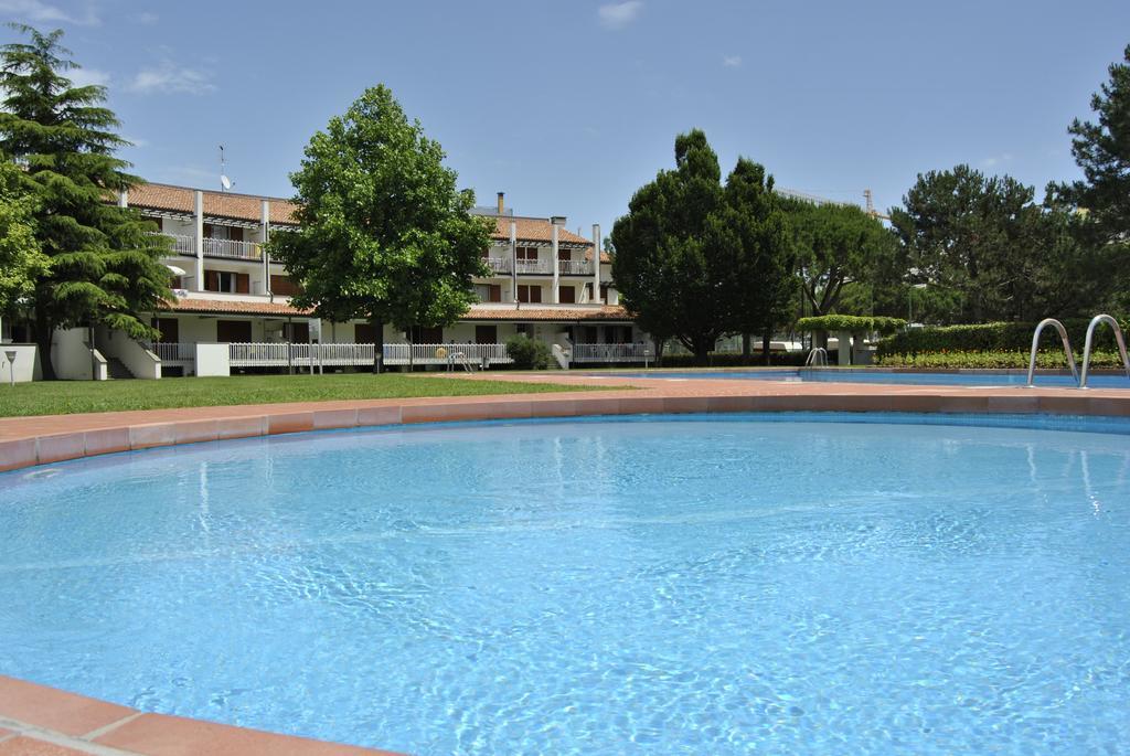 Residence Selenis Caorle Exteriör bild